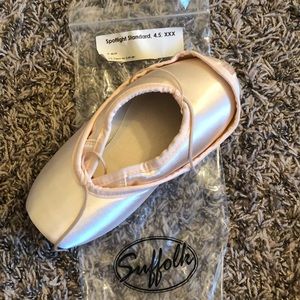 Suffolk Pointe Shoes